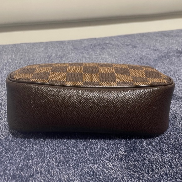 Louis Vuitton Damier Pouch - Picture 5 of 15